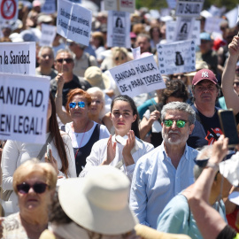 Imagen de archivo de una manifestación contra la política sanitaria del Gobierno de Ayuso, a 25 de mayo de 2025, en Madrid.