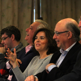 Alberto Núñez Feijóo (d), junto a Cristóbal Montoro y Soraya Sáenz de Santamaría, en una imagen de archivo.