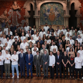 Fotografía de familia al terminar la presentación de la campaña ‘Catalunya, la mejor cocina del mundo’.