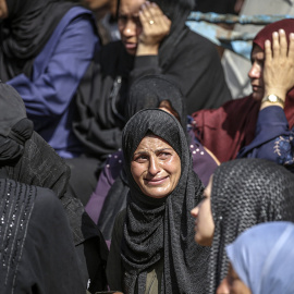 Familias ante los ataques israelíes en la Franja de Gaza.