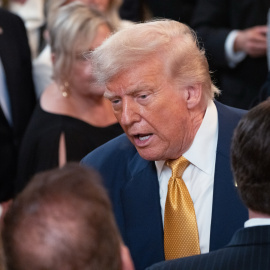 Foto de ARCHIVO de Donald Trump compadeciendo ante familias por la "Ley para Detener el Tráfico Letal de Fentanilo"16 July 2025, US, Washington: US President Donald Trump speaks in front of families who lost a loved one to fentanyl before signing the ''Halt All Lethal Trafficking of Fentanyl Act,'' which strengthens prison sentences for fentanyl traffickers, in the East Room of the White House in Washington. Photo: Andrew Leyden/ZUMA Press Wire/dpaAndrew Leyden/ZUMA Press Wire/dp / DPA16/7/2025 ONLY FOR USE IN SPAIN