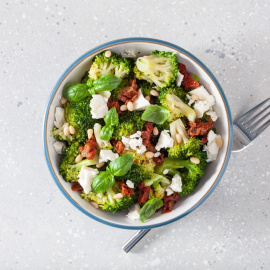 Receta de brócoli con queso feta.