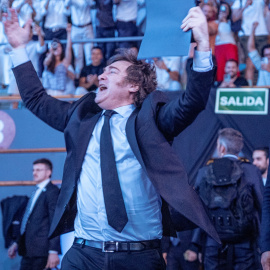 (Foto de ARCHIVO)El presidente de Argentina, Javier Milei, a su llegada a la última jornada del Madrid Economic Forum, en el Palacio de Vistalegre, a 8 de junio de 2025, en Madrid (España). Tras dos ediciones anteriores en Andorra, el foro se ha trasladado a Madrid por primera vez. Durante el evento, los participantes se reúnen para abordar lo que consideran las principales problemáticas de España, debatirlas y proponer soluciones. La vivienda, la seguridad, las pensiones o el emprendimiento, son algunos de los temas a tratar durante el foro que se celebró ayer, 7 de junio, y hoy.Gabriel Luengas / Europa Press08 JUNIO 2025;ECONOMIC FORUM;ECONOMÍA;PONENTES;MILEI;FORO;EVENTO;08/6/2025