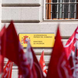 Imagen de archivo de una concentración de CCOO y UGT, frente al Ministerio de Hacienda, a 8 de julio de 2025, en Madrid (España).