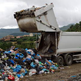 Imatge d'arxiu d'un camió abocant a la planta de Fígols, al Pallars Jussà