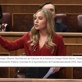 Noelia Núñez y el CV que figura en la web del Congreso.