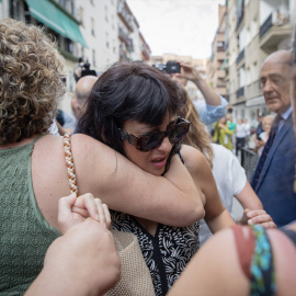 Llegada de Juana Rivas con su hijo menor al punto de encuentro familiar, a 22 de julio de 2025, en Granada.