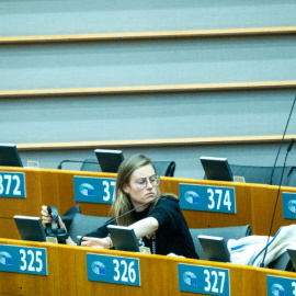 Emma Fourreau durante una sesión del Parlamento Europeo en Bruselas (21/05/2025)