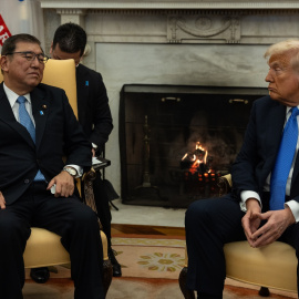 Foto de archivo del primer ministro de Japón, Shigeru Ishiba, con el presidente de Estados Unidos, Donald Trump.