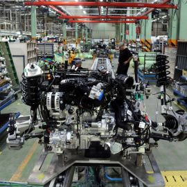 Fotografia de la planta d'Ebro, a la Zona Franca de Barcelona, on es munten cotxes elèctrics.