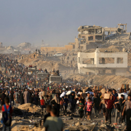 Palestinos en Beit Lahia en Gaza el 16 de junio de 2025.