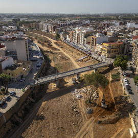 Fotografía aérea tomada este lunes en el barranco del Poyo a su paso por Paiporta (València).