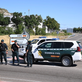 EuropaPress_6878623_carreteras_cortadas_guardia_civil_lado_planta_quimica_incendio_producido