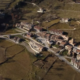 Saldes, en el Berguedà, a vista de dron.