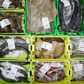 Cajas de pescado en la lonja de Burela (Lugo), en una imagen de archivo.