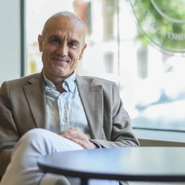 La sociedad actual está obsesionada "no por llegar bien a la vejez, sino por no envejecer", según dice en una entrevista con EFE el especialista en medicina de estilo de vida Rafael Guzmán.