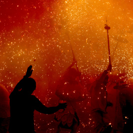 Les fogueres, els balls de diables i els correfocs són representatius de les festes majors a part del territori