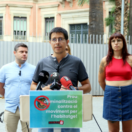 El portaveu d'Alerta Solidària, Martí Majoral, en la roda de premsa davant el Departament d'Interior