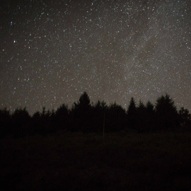 Lluvia de Perseidas vista desde la sierra de Os Ancares, en Lugo