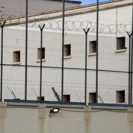 Finestres de les cel·les i les reixes d'un dels mòduls del Centre Penitenciari de Ponent