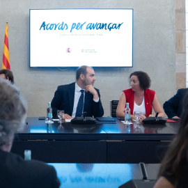 EuropaPress_6856508_consejero_presidencia_albert_dalmau_consejera_economia_finanzas_alicia