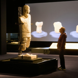 Mannedu, “il pugilatore”, una escultura de 300 quilos de pes que representa a un lluitador.