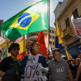 Imagen de archivo de manifestantes disfrazados del presidente estadounidense, Donald Trump, y del expresidente brasileño, Jair Bolsonaro, a 18 de julio, en Brasil.