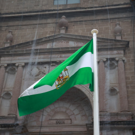 Bandera de Andalucía, en el Patio del Parlamento, el pasado 28 de febrero.