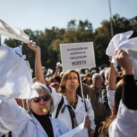 Unas 200.000 personas según la Delegación de Gobierno marchan durante una manifestación contra el desmantelamiento de la Atención Primaria en la Sanidad Pública, a 13 de noviembre de 2022, en Madrid (España).