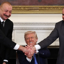 Donald Trump, Ilham Aliyev y Nikol Pashinyan en la Casa Blanca.