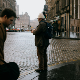 Un compromiso transversal no debería cimentarse apenas en reivindicar el sistema público de pensiones, hay que atender a la zozobra ramificada en cada hogar.