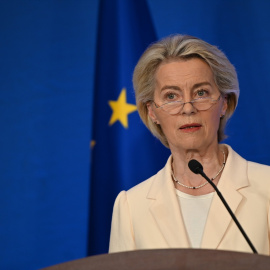 (Foto de ARCHIVO)24 July 2025, China, Beijing: EU Commission President Ursula von der Leyen speaks to journalists during the 25th EU-China Summit in Beijing, where she and EU Council President Costa met with the Chinese leadership. Photo: Johannes Neudecker/dpa24/7/2025 ONLY FOR USE IN SPAIN