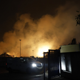 El incendio que se ha declarado este lunes en la localidad madrileña de Tres Cantos (Madrid)