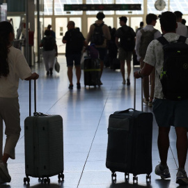 Más de un año después, Renfe se ve obligada a pagar el billete de avión a una viajera que perdió su vuelo por el retraso de más de dos horas del tren Santander-Madrid