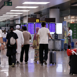 Passatgers a la T2 de l'Aeroport de Barcelona