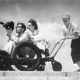 Imagen de Riefenstahl filmando 'Olympia' con su camarógrafo Walter Frentz.