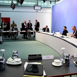 El presidente ucraniano Volodímir Zelenski y el canciller alemán Friedrich Merz (derecha) al inicio de la conversación virtual entre los líderes europeos y el presidente estadounidense, Donald Trump, sobre la guerra en Ucrania (13/08/25)