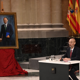 Una de las última comparecencias públicas del expresidente de Aragón Javier Lambán, en el acto de entrega de su retrato en la sala de la Corona del Edificio Pignatelli, en Zaragoza,
