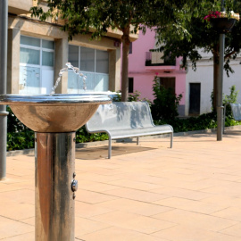 Una font en una plaça de Massalcoreig, al Segrià, en una imatge d'aquest divendres.