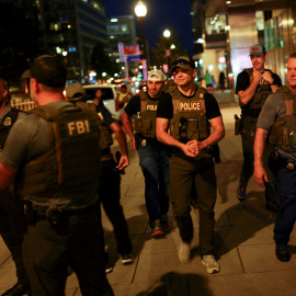 Agentes del FBI y de la DEA patrullan por las calles de  Washington D.C..