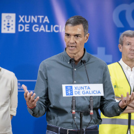 El presidente del Gobierno, Pedro Sánchez este domingo en el Centro de Coordinación Operativo Contraincendios de Ourense (Galicia).
