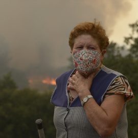 Es oficial. La ola de incendios que asola España este mes de agosto ha convertido el 2025 en el peor año de las últimas dos décadas en cuanto a superficie quemada. De acuerdo con el Sistema Europeo de Información sobre Incendios (EFFIS), hasta ahora el fuego ha arrasado 342.501 hectáreas (ha). Más de la mitad de ellas han sido calcinadas en menos de una semana, ya que el pasado jueves, según el mismo EFFIS, la cifra era de 157.501 ha.

Nuestro periodismo es posible gracias a nuestros suscriptores. Únete a la República de Público y defiende el periodismo valiente, feminista y de izquierdas: https://bit.ly/3REUOTN

Periodismo, investigación y compromiso para construir un mundo más igualitario.
¡Suscríbete ya a nuestro canal!: https://bit.ly/2U8nM0q
Visita: https://www.publico.es
Síguenos en Facebook: https://www.facebook.com/diario.publico/
Síguenos en Twitter: https://twitter.com/publico_es
Síguenos en Instagram: https://www.instagram.com/publico.es
Síguenos en TikTok: https://www.tiktok.com/@publico_es
Síguenos en Bluesky: https://bsky.app/profile/publico.es