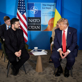 Imagen de archivo del encuentro bilateral que mantuvieron el presidente de EEUU, Donald Trump, y el de Ucrania, Volodimir Zelenski, en el marco de la pasada cumbre de la OTAN en La haya.