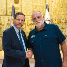 El chef José Andrés junto al presidente de Israel, Isaac Herzog.