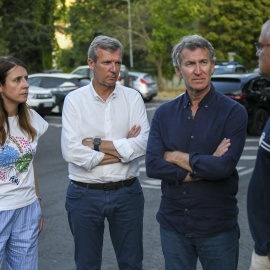 La conselleira de Medio Rural de la Xunta, María José Gómez, con Rueda y Feijóo el pasado miércoles en Chandrexa de Queixa.