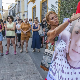 Vecinos de la localidad sevillana de Utrera, en una concentración por Erica Vanessa Reyes Álvarez, la joven nicaragüense asesinada en la localidad.