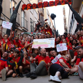 Els festers celebren el primer premi del carrer Progrés.