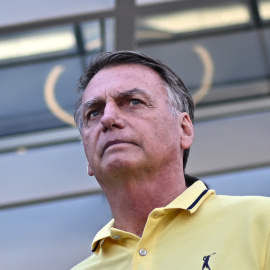 El expresidente de Brasil, Jair Bolsonaro, saliendo del hospital DF Star, en Brasilia.