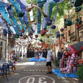 El decorat del carrer Valladolid de les festes de Sants