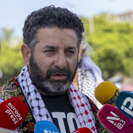 Un dels coordinadors de la Global Sumud Flotilla, Saif Abukeshek, en una roda de premsa a Palma de Mallorca, 21 d'agost de 2025.